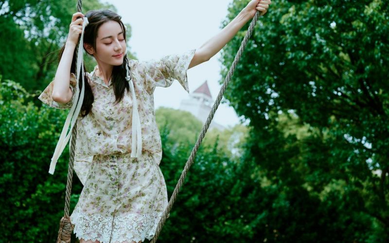 迪丽热巴生日写真